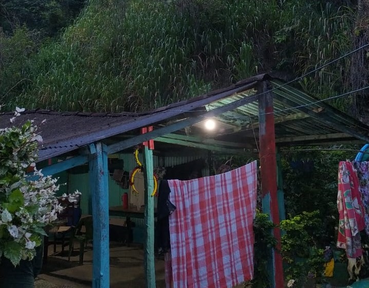 Casal de idosos é resgatado de encosta na Serra do Marçal