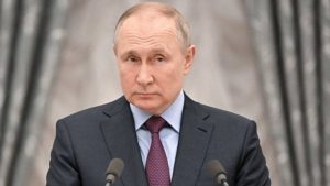 Rússia testa submarinos nucleares e mísseis em área longe da Ucrânia