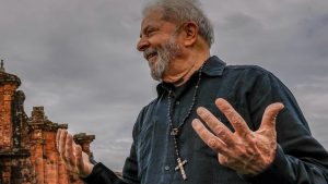 Lula acena a evangélicos e jovens, e PT tenta se esquivar de crise