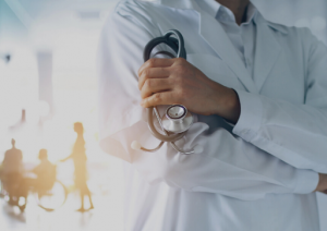 Prefeitura fez contrato emergencial de médicos especialistas no valor de quase 6 milhões de reais. Entenda o caso