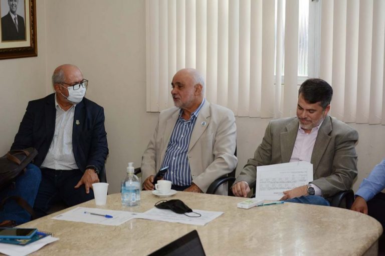 Prefeitura propõe reajuste salarial entre 25,93% e 33,24% para os professores e impasse continua