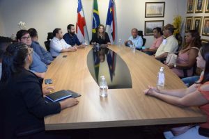 Asfalto só depois que a Embasa fizer rede de esgotamento, diz Sheila aos moradores do Simão
