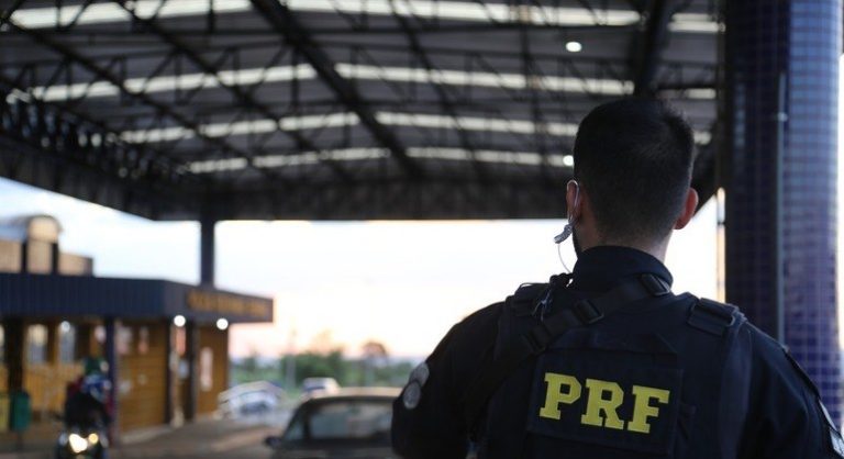Caminhoneiro é preso depois de celebrar a morte de agentes da PRF