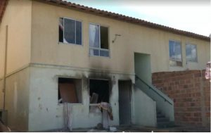 Bebê reanimada por bombeiros durante incêndio está em estado grave