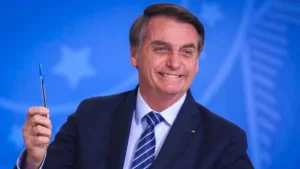 AUXÍLIO BRASIL: Presidente Bolsonaro sanciona aumento para R$ 400 – Benefício que teria caráter temporário virou permanente