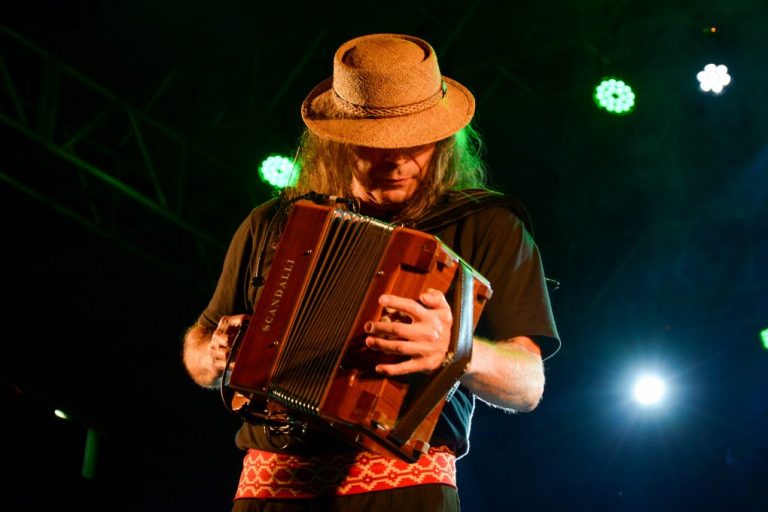 Renato Borghetti com sua gaita de botão trouxe o ritmo gaúcho para o Arraiá da Conquista