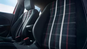 Corsa ganha versão comemorativa de 40 anos com estilo retrô e até meias – Confira
