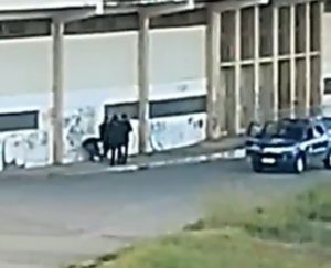 Vídeo mostra Guardas Municipais agredindo adolescentes skatistas; Prefeitura diz que vai apurar