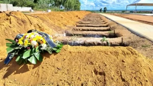Vereador denuncia situação do Cemitério Municipal Campo da Paz, no bairro Zabelê: “O povo está sendo enterrado no lixo!”