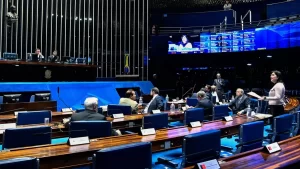 Votação da PEC dos Auxílios é adiada após pedido de vistas