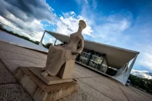 Mandatos de dirigentes partidários devem observar alternância de poder, decide STF