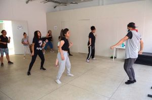Prefeitura oferece oficinas de dança contemporânea e pintura na Pracinha da Cultura J. Murilo (Praça CEUs)