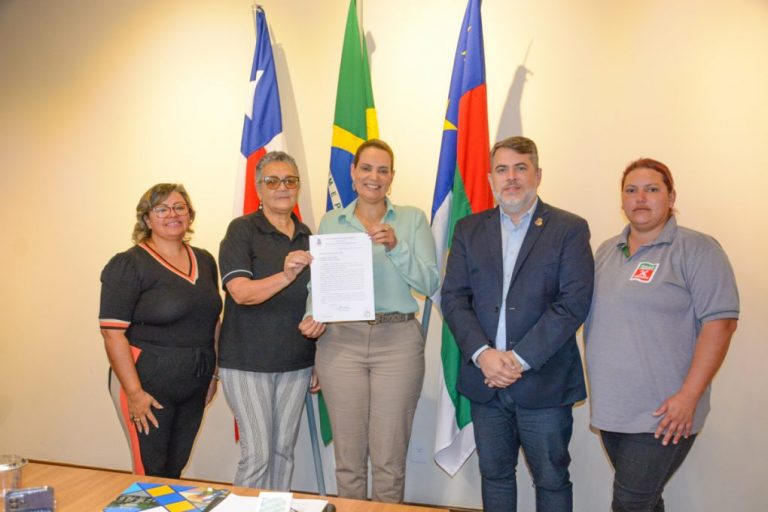 Prefeita envia à Câmara de Vereadores projeto de lei que reajusta piso salarial dos monitores escolares