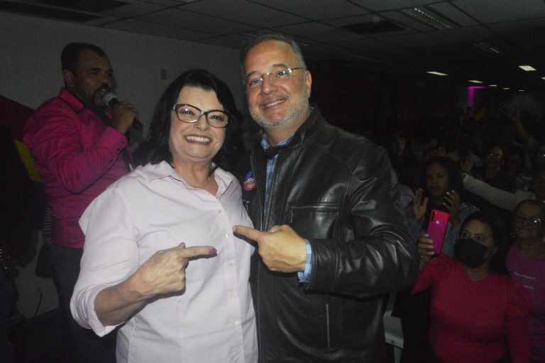 Lúcia Rocha inaugura Comitê Central ao lado de Fábio Vilas Boas
