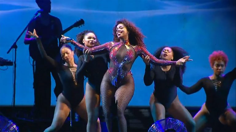 Dona da noite com muita ginga: Iza finalmente no FIB