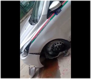 Vídeo: Motorista em carro de táxi, aparentemente embriagado, perde controle da direção na Sá Barreto e foge da Polícia