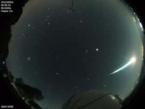 Meteoro superbrilhante é avistado em município de Minas Gerais
