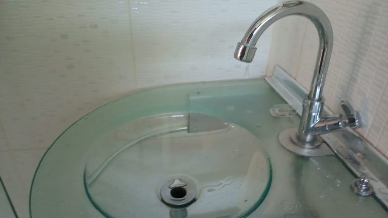 Vazamento em tubulação afeta fornecimento de água em diversos bairros de Vitória da Conquista nesta quarta, 14