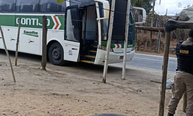 Passageiro furta ônibus no ponto de apoio da Gontijo em Vitória da Conquista  - Blog do Caique Santos