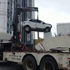 Vídeo: Moradora conta detalhes sobre acidente em que carro invadiu uma casa em Vitória da Conquista