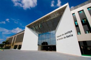 Justiça determina exoneração de 14 procuradores e 04 assessores jurídicos de Vitória da Conquista