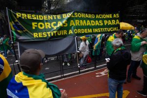 Caminhoneiros fazem mais de 130 bloqueios em rodovias e aguardam intervenção militar