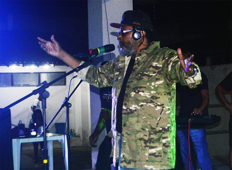 Edson Gomes e convidados marcam a volta dos eventos na Concha do Centro de Cutura