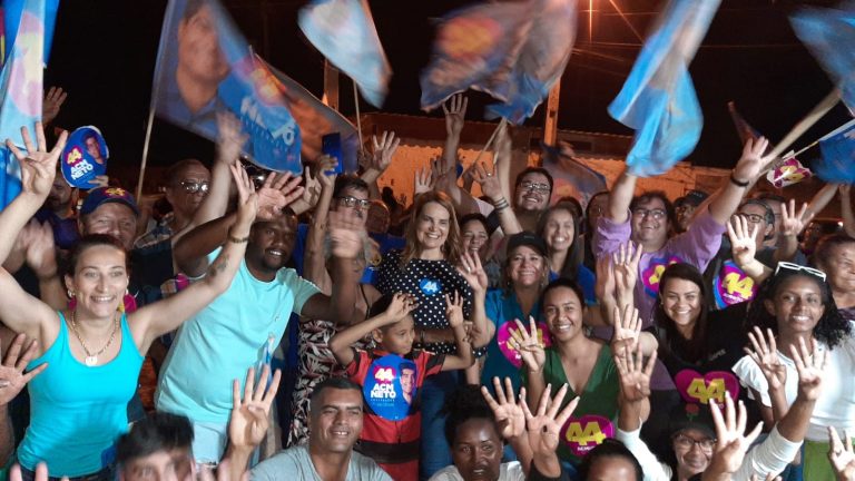 Prefeita participa de caminhada pró ACM Neto no Conjunto Vitória e reafirma confiança na virada