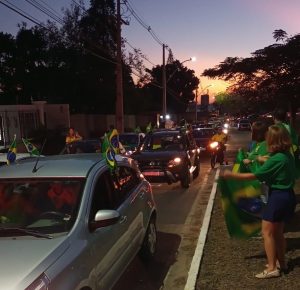 Vídeo: Em Vitória da Conquista carreata reúne eleitores de Bolsonaro na véspera da eleição, confira