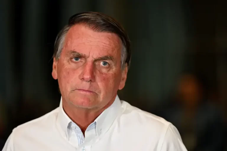 Presidente derrotado Bolsonaro pede ao TSE anulação de votos em parte das urnas nas eleições de 2022