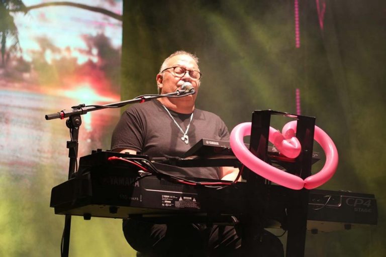 Show do cantor Guilherme Arantes encerra 1º Festeccon após quatro dias de atividades culturais e educativas. Público aprovou