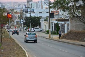 Fiscalização eletrônica ajuda a reduzir acidentes de trânsito sem vítimas em 20% de janeiro a outubro deste ano