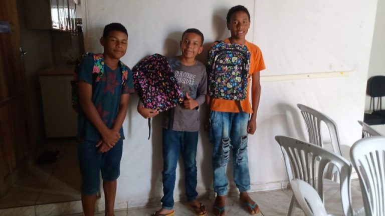Prefeitura distribui a crianças e adolescentes da rede socioassistencial 2.263 mochilas doadas pela Receita Federal