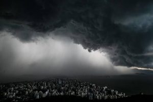 Inmet emite dois alertas de chuva para Vitória da Conquista