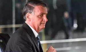 Bolsonaro é internado no hospital das Forças Armadas  com fortes dores abdominais