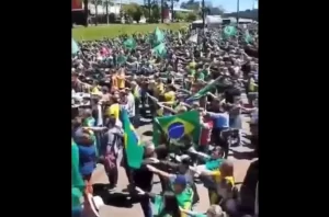 MP apura saudação nazista feita por bolsonaristas em ato em Santa Catarina