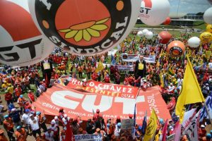 Centrais sindicais vão pedir salário mínimo de R$ 1.342 para Lula