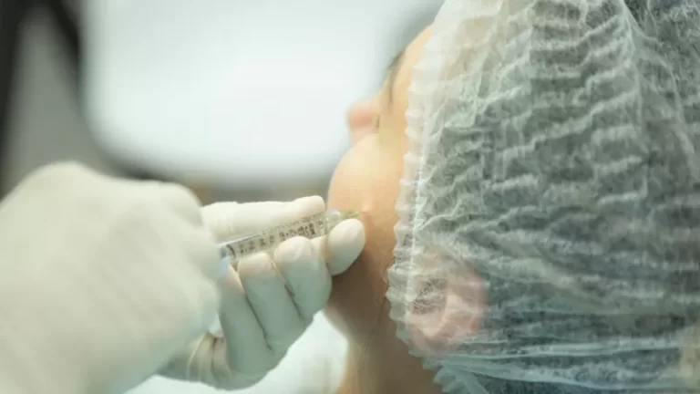 Conquista: Enfermeira é acionada na Justiça por realizar procedimentos estéticos invasivos de competência exclusiva de médicos