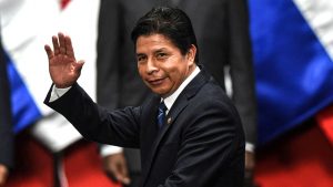 Urgente: Presidente do Peru anuncia dissolução do Congresso horas antes da votação de impeachment