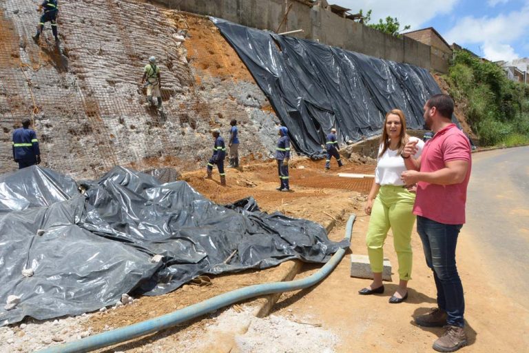 Obra de contenção de encosta do bairro Guarani recebe concretagem