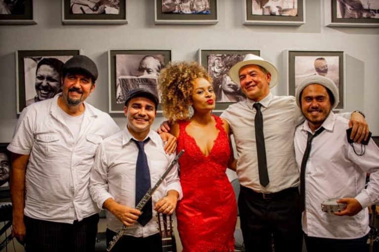 Grupo Bossa Nossa se apresenta no Natal Conquista de Luz na Tancredo Neves