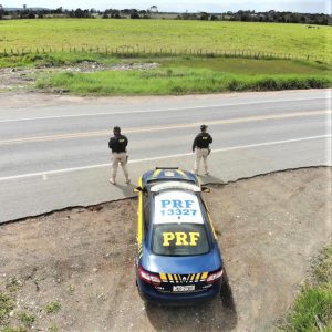 PRF apreende em Vitória da Conquista adolescente que dirigia caminhonete de forma perigosa