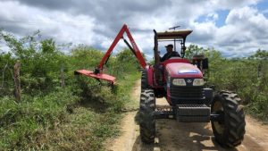 Prefeitura tem nova aliada para limpeza de mato nas estradas rurais