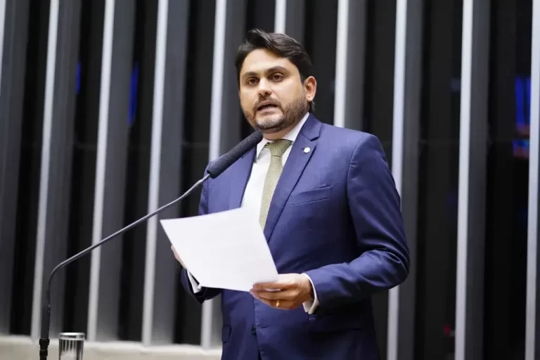 Ministério das Comunicações fica com partido de ACM Neto