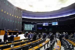 Senado aprova aumento de salário para parlamentares, presidente, vice e ministros da República