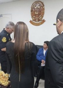 Presidente do Peru é preso por forças de segurança após tentar dar golpe
