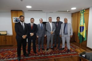 Ministro Rui Costa recebe prefeitos baianos e promete articulação contra queda de receita em 101 municípios da Bahia