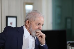 Governo Lula pode ter deixado ‘golpistas’ atacarem Brasília por “jogada de xadrez”