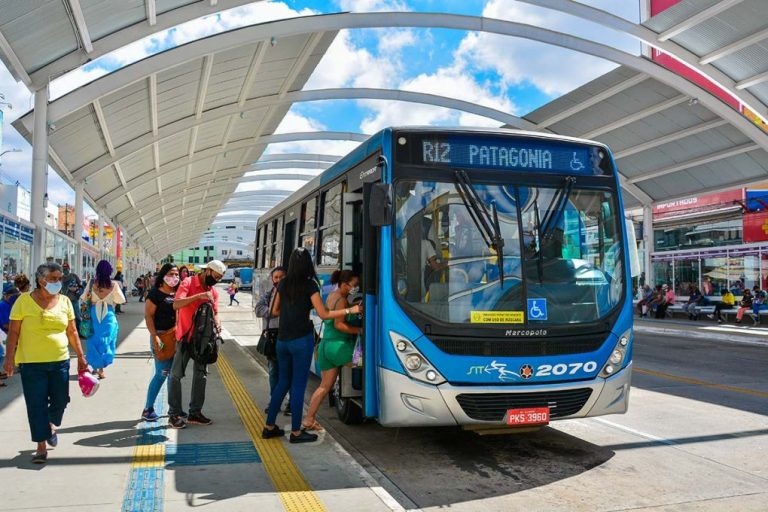 Prefeitura de Vitória da Conquista suspende desconto da passagem de ônibus