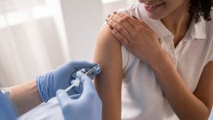 ‘Van da Vacina’ estará no Miro Cairo nesta quarta (01) imunizando crianças e adolescentes contra o HPV